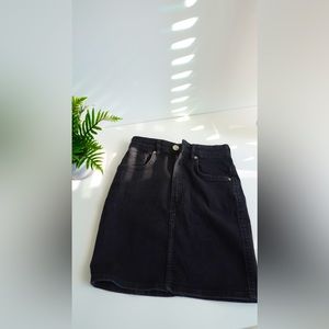 Zara jeans skirt, color black, size - XS